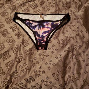 Sporty swimsuit bottoms